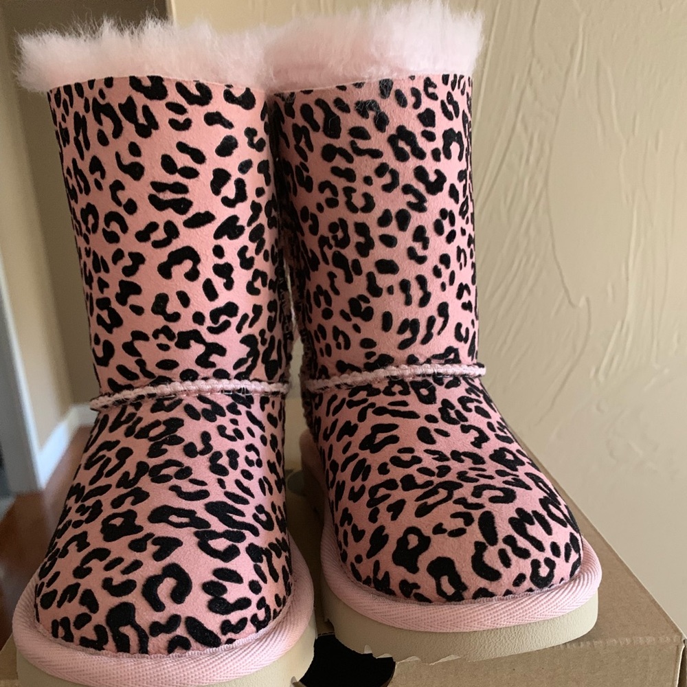 Exotic bow II uggs toddler